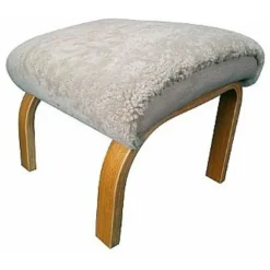 Tusent Pallar>593 Fårskinns pall i böjträ tillhör stol 590