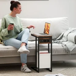 Northio Småbord>Sidobord med uttag, USB-portar, kablar, C-formad design