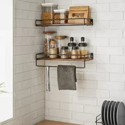 Pavil Hyllor><noscript><img width=